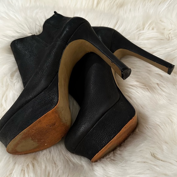 Vince Camuto Black Leather Stiletto Platform Ankle Booties Size 8.5 - Picture 12 of 15